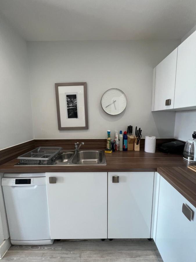 Cityscape Serenity: 10Th Floor Oasis Near City Airport, Excel & 02 Apartment Лондон Екстериор снимка