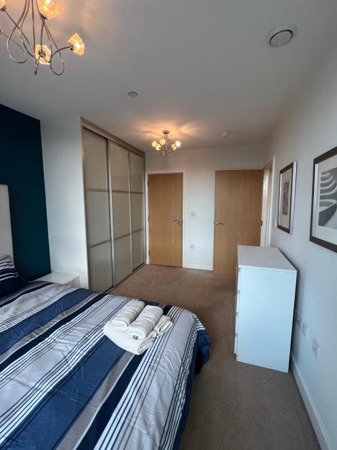 Cityscape Serenity: 10Th Floor Oasis Near City Airport, Excel & 02 Apartment Лондон Екстериор снимка