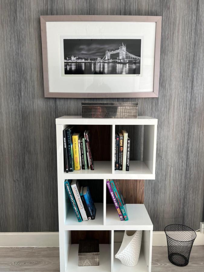 Cityscape Serenity: 10Th Floor Oasis Near City Airport, Excel & 02 Apartment Лондон Екстериор снимка
