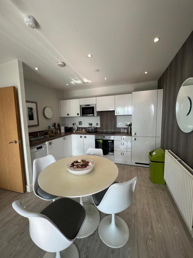 Cityscape Serenity: 10Th Floor Oasis Near City Airport, Excel & 02 Apartment Лондон Екстериор снимка