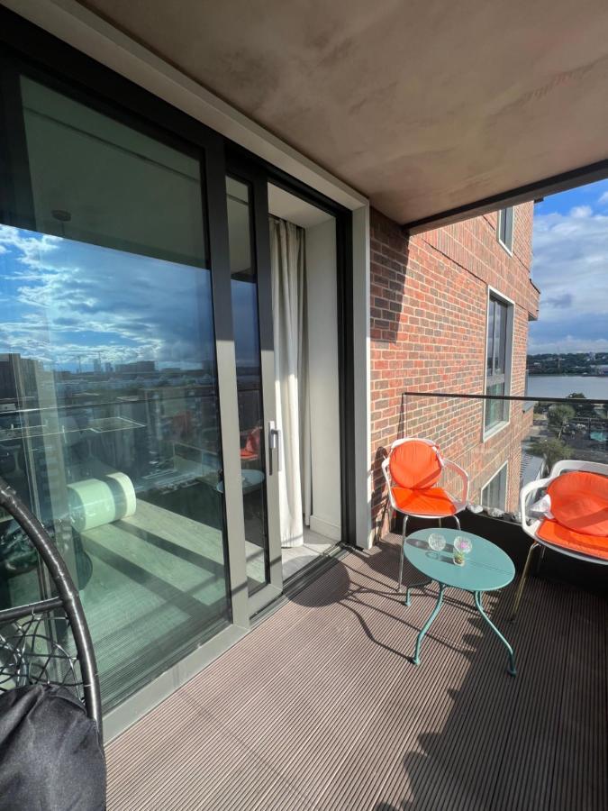 Cityscape Serenity: 10Th Floor Oasis Near City Airport, Excel & 02 Apartment Лондон Екстериор снимка