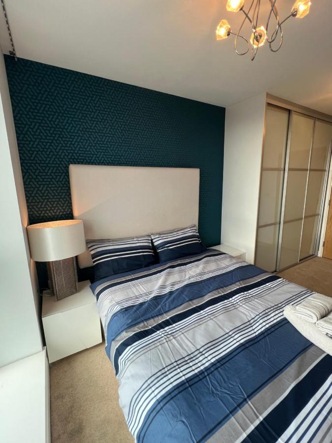 Cityscape Serenity: 10Th Floor Oasis Near City Airport, Excel & 02 Apartment Лондон Екстериор снимка