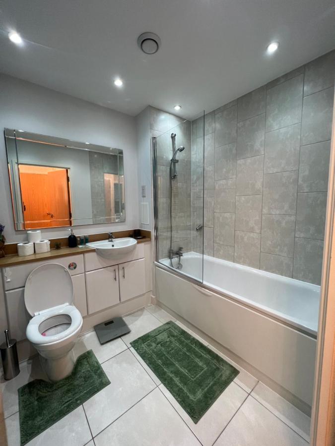 Cityscape Serenity: 10Th Floor Oasis Near City Airport, Excel & 02 Apartment Лондон Екстериор снимка