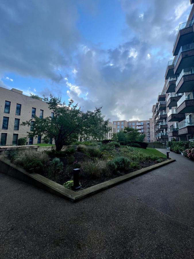 Cityscape Serenity: 10Th Floor Oasis Near City Airport, Excel & 02 Apartment Лондон Екстериор снимка