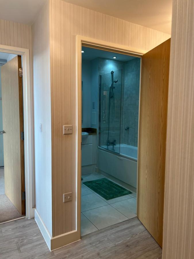 Cityscape Serenity: 10Th Floor Oasis Near City Airport, Excel & 02 Apartment Лондон Екстериор снимка