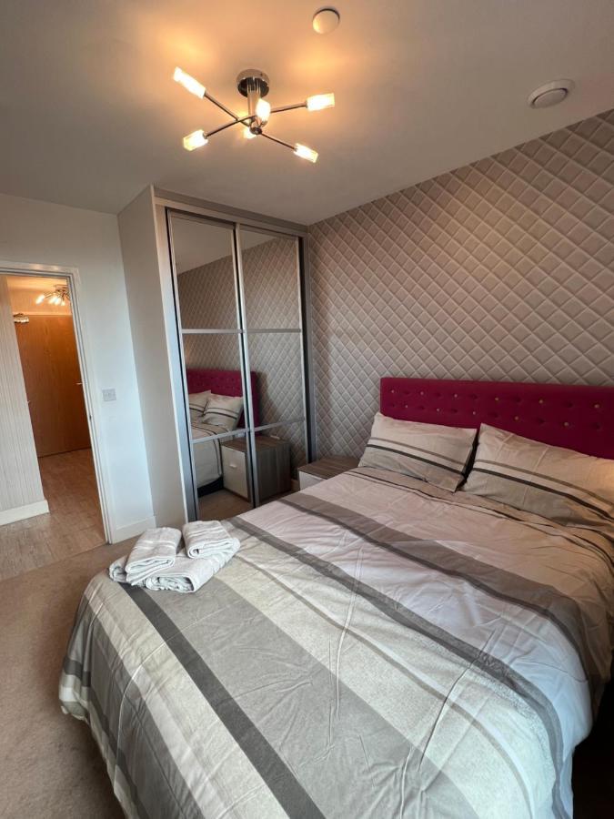 Cityscape Serenity: 10Th Floor Oasis Near City Airport, Excel & 02 Apartment Лондон Екстериор снимка