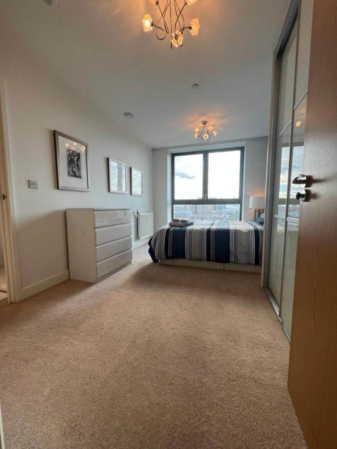 Cityscape Serenity: 10Th Floor Oasis Near City Airport, Excel & 02 Apartment Лондон Екстериор снимка